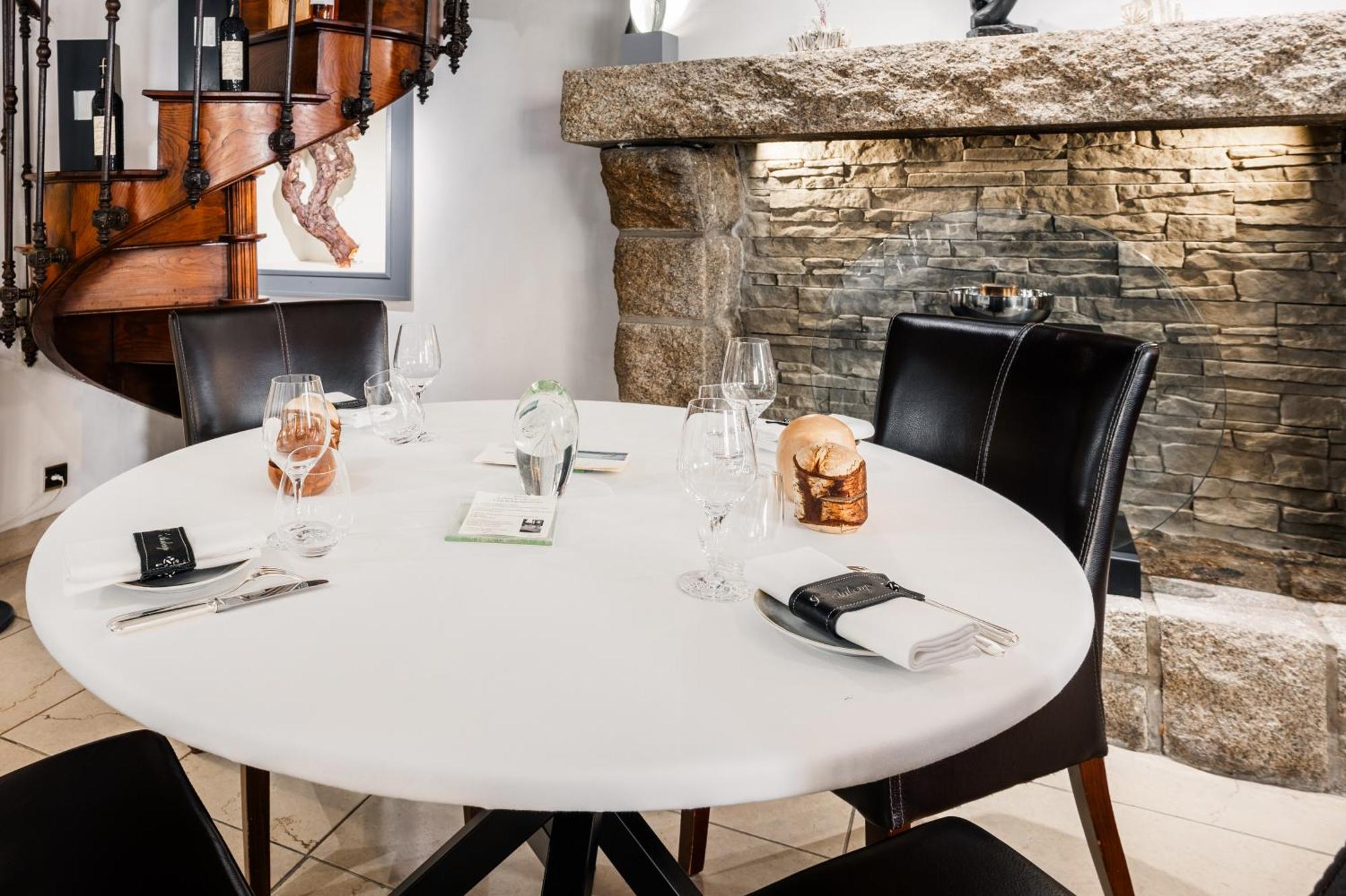 Logis L'Auberge - Maison Glenn Anna Saint Anne-dʼAuray Екстериор снимка
