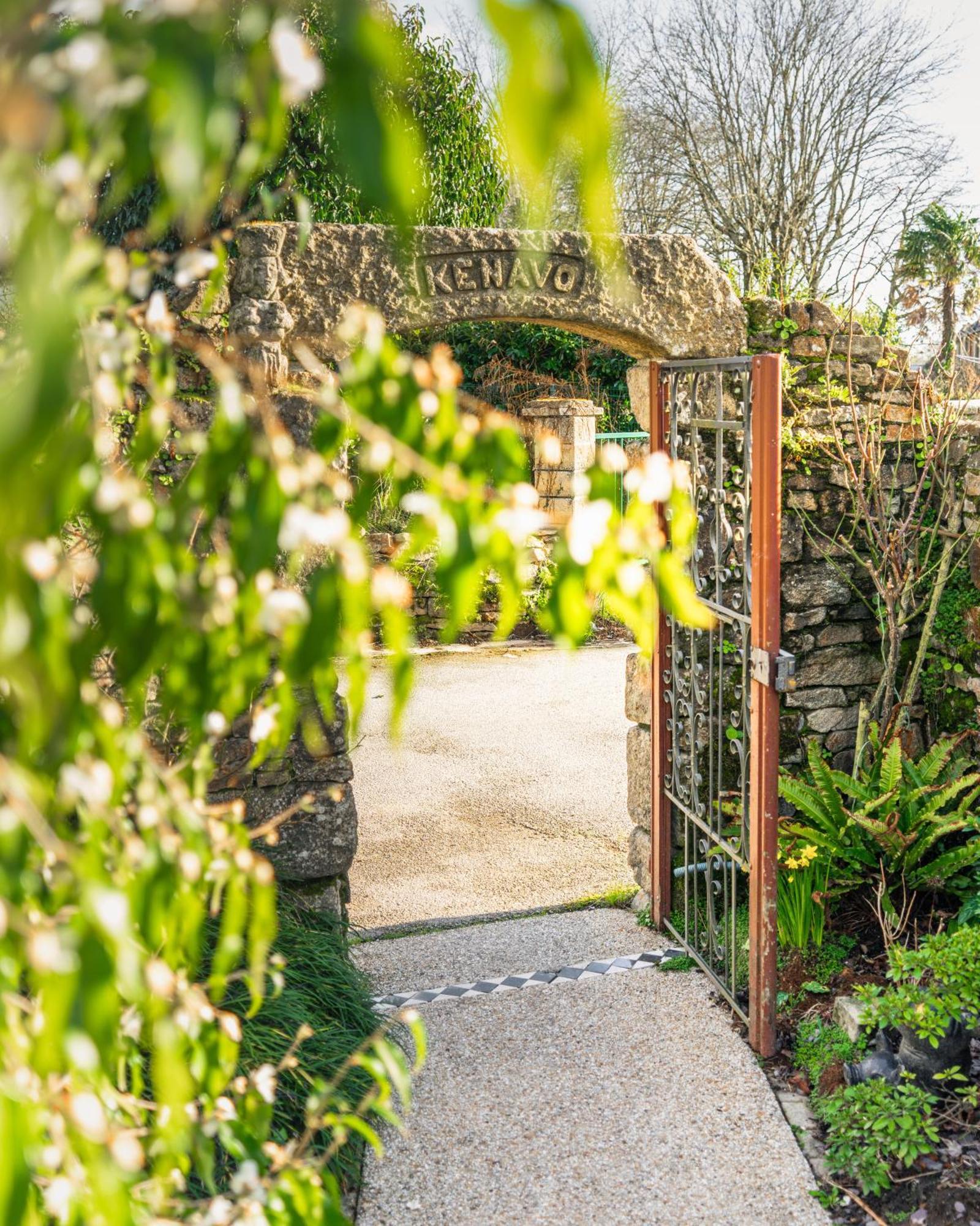Logis L'Auberge - Maison Glenn Anna Saint Anne-dʼAuray Екстериор снимка